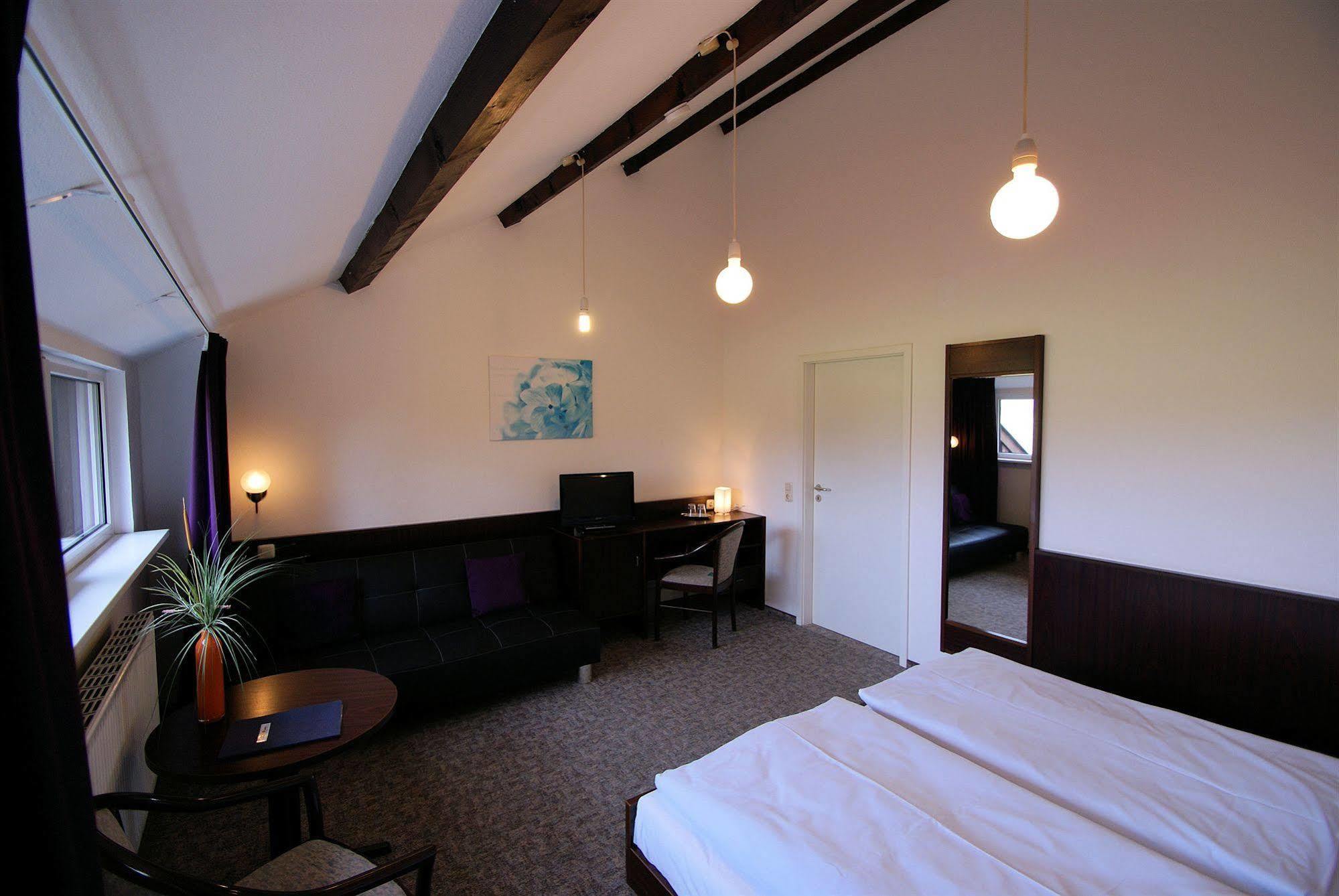 Motel Ostsee Lodge Ratekau Exterior photo