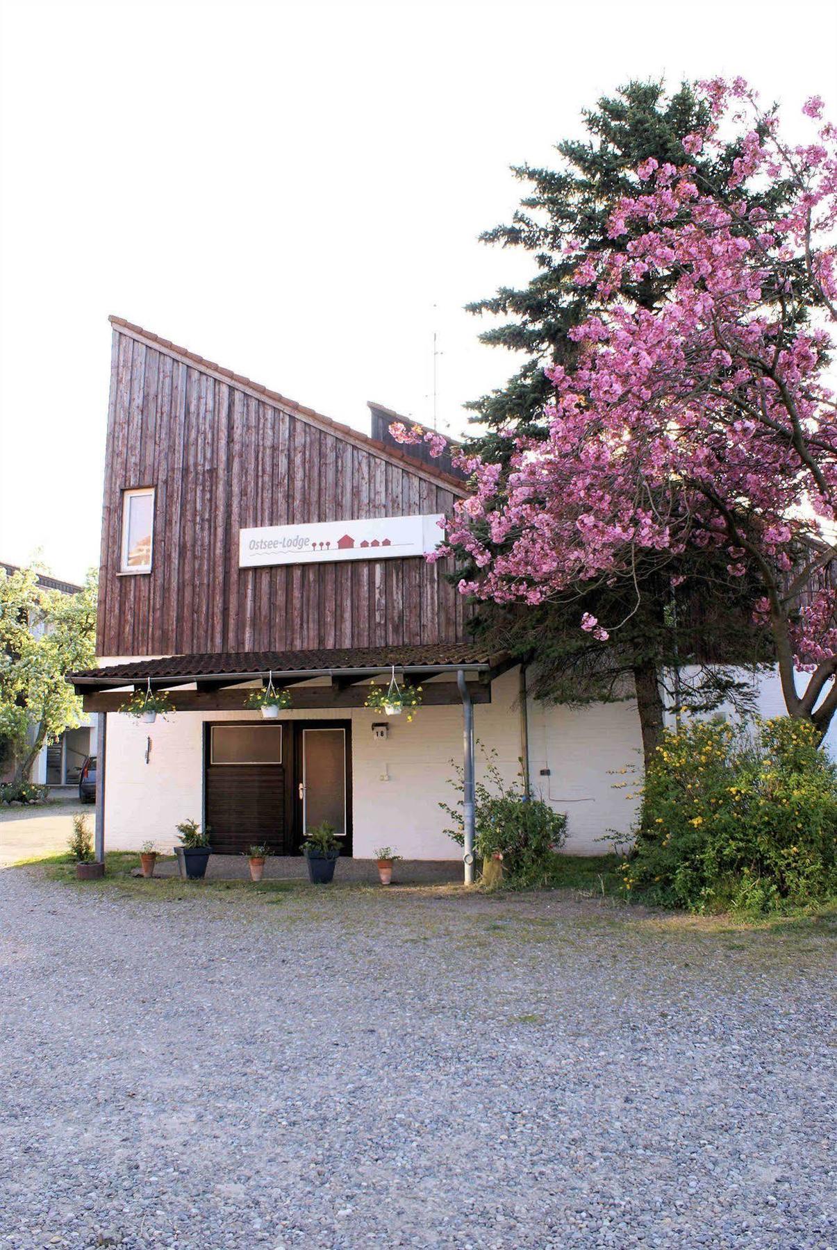 Motel Ostsee Lodge Ratekau Exterior photo