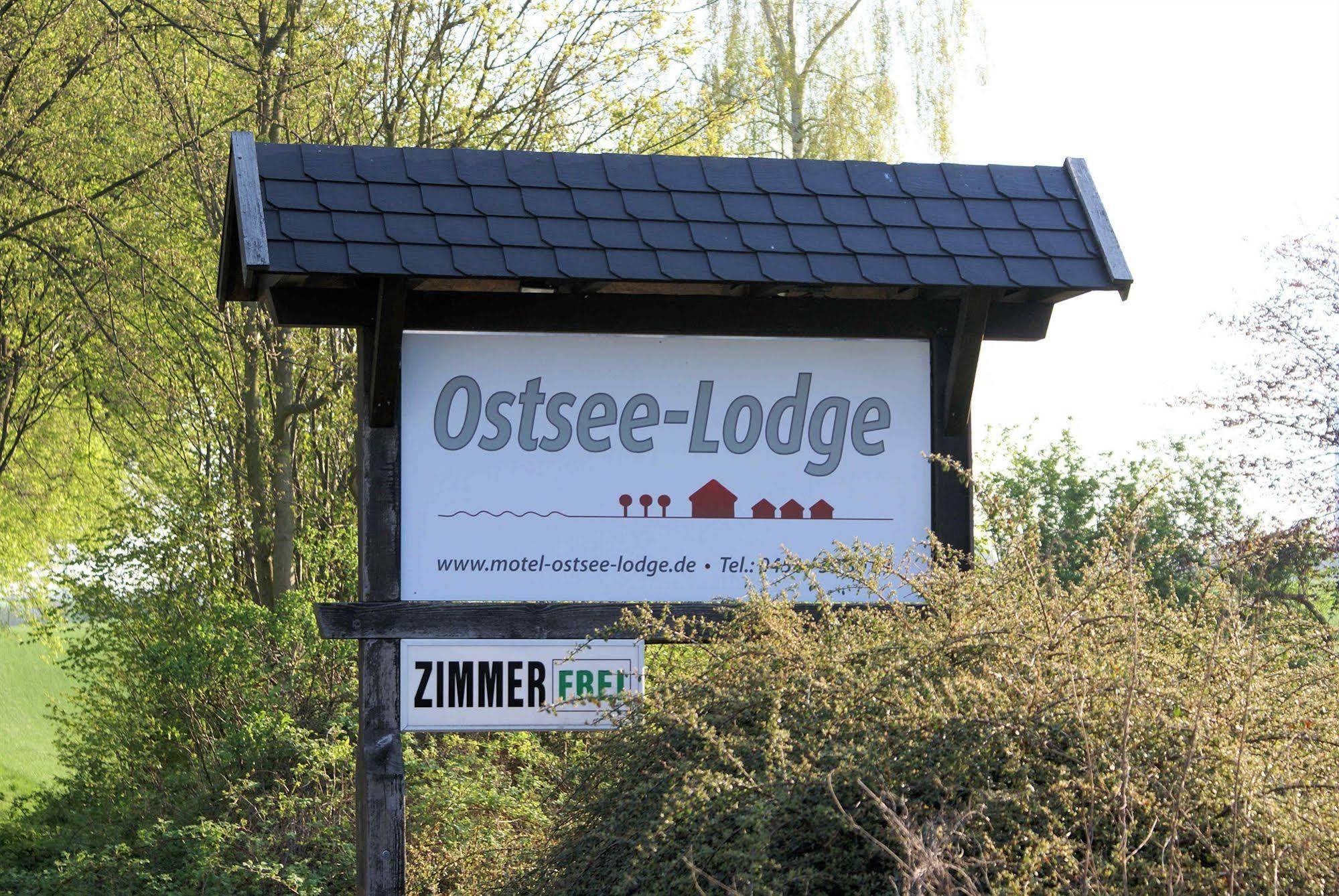 Motel Ostsee Lodge Ratekau Exterior photo